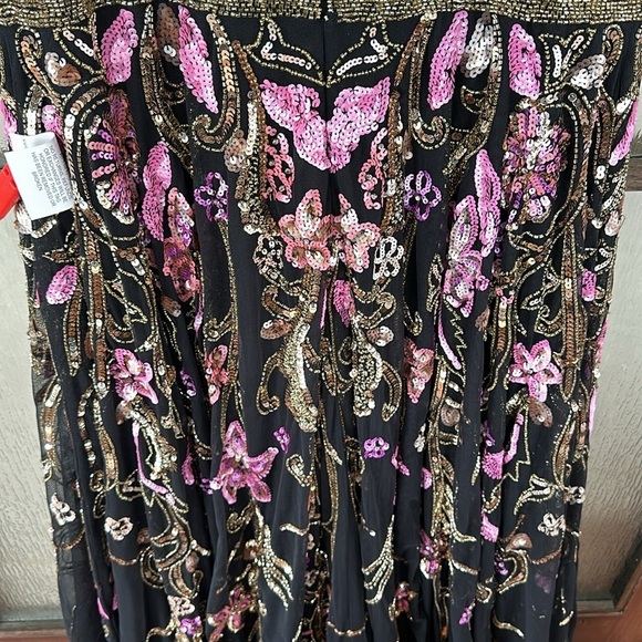 Mac Duggal V NECK FLORAL EMBELLISHED SPAGHETTI STRAP GOWN in black multi size 22 - Picture 12 of 17